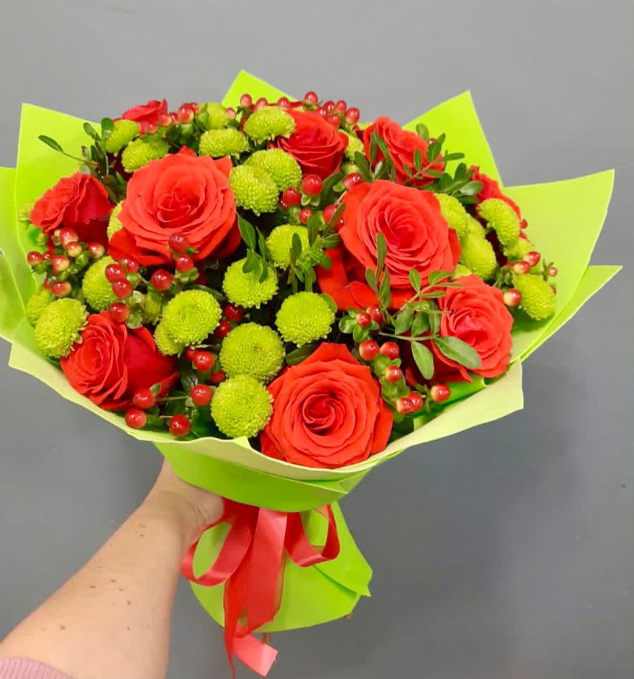 Букет цветов из: Хризантемы и Розы в Сосновоборске Красноярского края