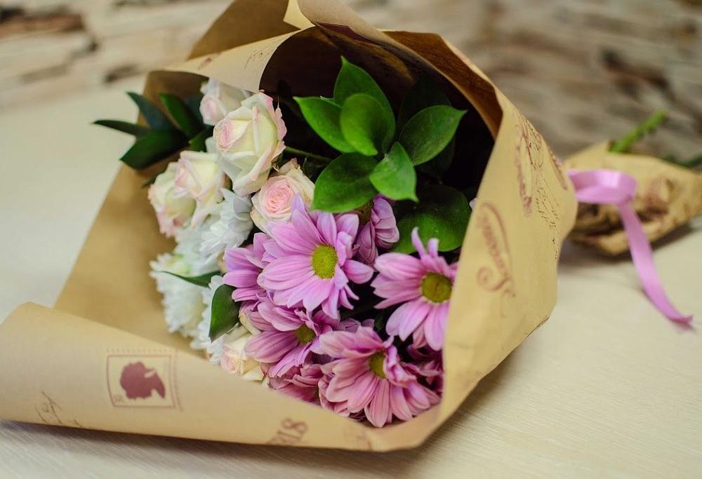 Букет цветов из: Розы и Хризантемы в Сосновоборске Красноярского края