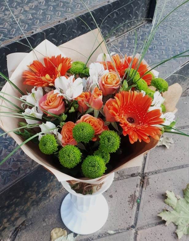 Букет цветов из: Герберы, Хризантемы, Альстромерии и Розы в Сосновоборске Красноярского края