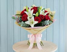 Букет цветов из:  Лилии и Розы #REPLACE_PRED# Сосновоборске Красноярского края