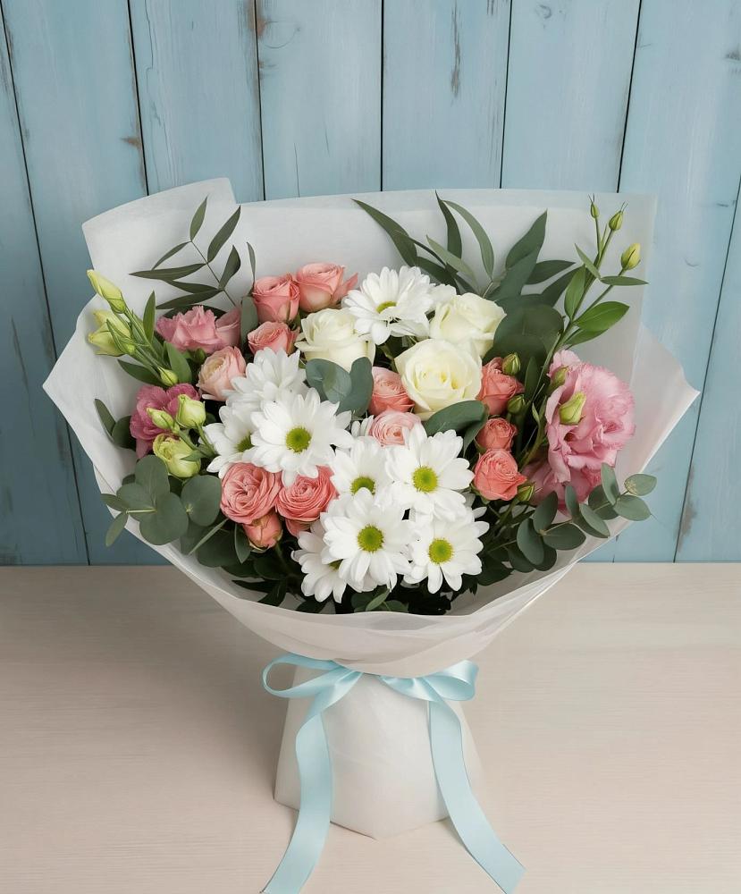 Букет цветов из: Розы, Лизиантусы и Хризантемы в Сосновоборске Красноярского края