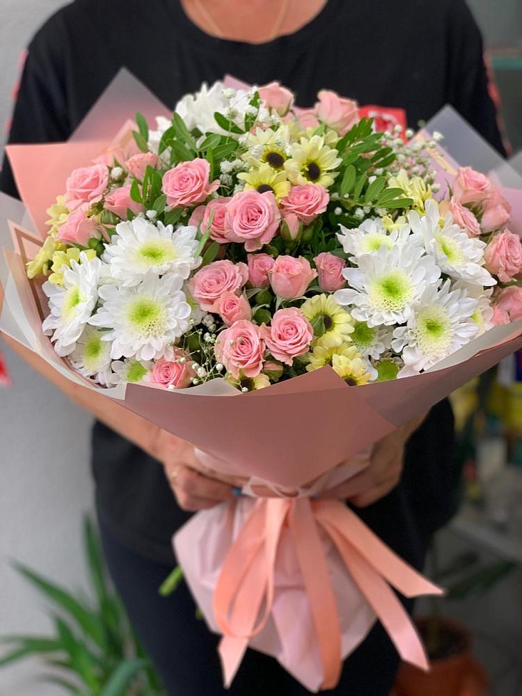 Букет цветов из: Розы и Хризантемы в Сосновоборске Красноярского края