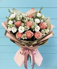Букет цветов из:  Розы, Альстромерии и Лизиантусы в Сосновоборске Красноярского края