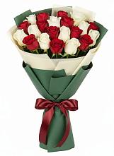 Букет Микс из красных и белых роз в Сосновоборске Красноярского края