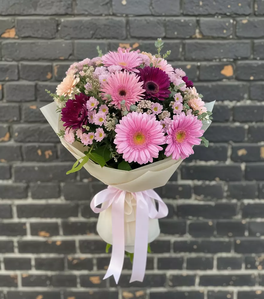Букет цветов из: Герберы и Хризантемы в Сосновоборске Красноярского края