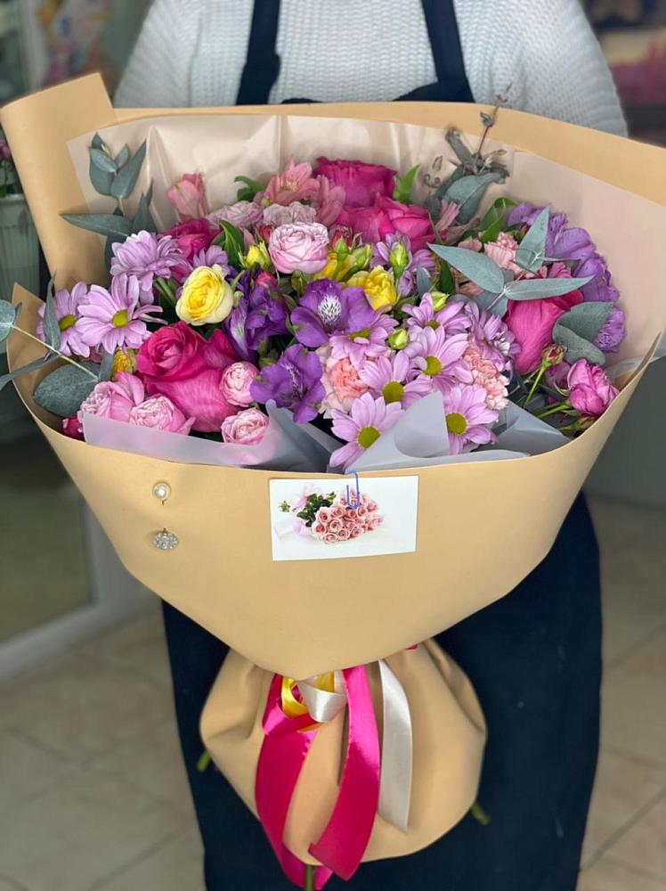 Букет цветов из: Хризантемы, Гвоздики и Альстромерии в Сосновоборске Красноярского края