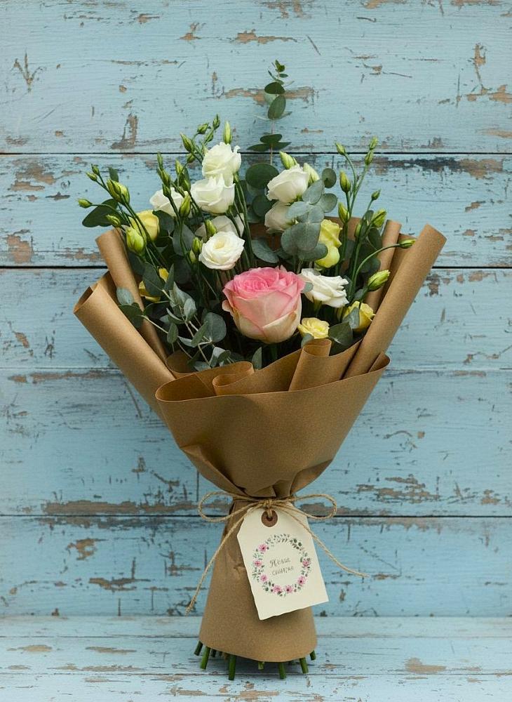 Букет цветов из: Розы и Лизиантусы в Сосновоборске Красноярского края