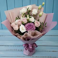 Букет цветов из:  Розы и Лизиантусы в Сосновоборске Красноярского края
