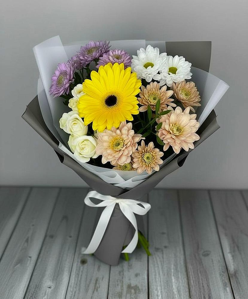 Букет цветов из: Розы, Герберы и Хризантемы в Сосновоборске Красноярского края