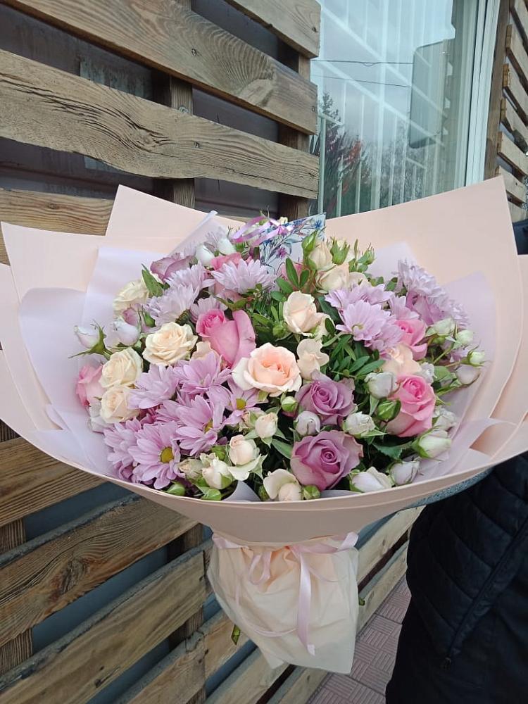 Букет цветов из: Розы и Хризантемы в Сосновоборске Красноярского края