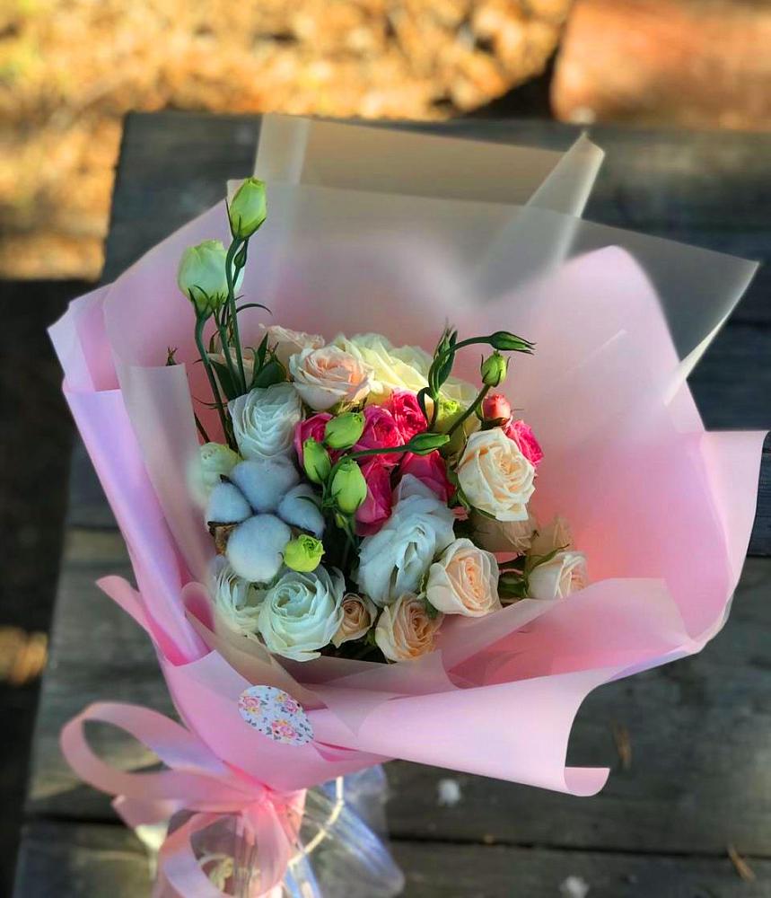 Букет цветов из: Розы и Лизиантусы в Сосновоборске Красноярского края