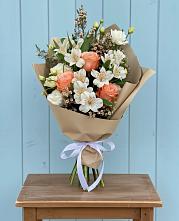 Букет цветов из:  Альстромерии, Лизиантусы, Розы и Хризантемы в Сосновоборске Красноярского края