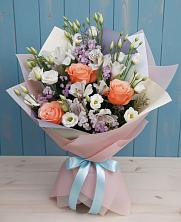 Букет цветов из:  Лизиантусы, Розы, Альстромерии и Гипсофила в Сосновоборске Красноярского края