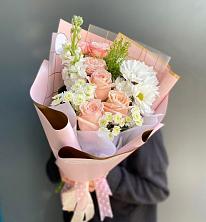 Букет цветов из:  Хризантемы и Розы в Сосновоборске Красноярского края