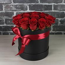 Цветочная композиция из Розы в шляпной коробке #REPLACE_PRED# Сосновоборске Красноярского края