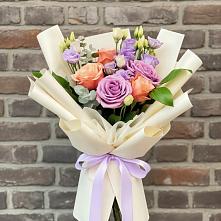 Букет цветов из:  Лизиантусы и Розы #REPLACE_PRED# Сосновоборске Красноярского края