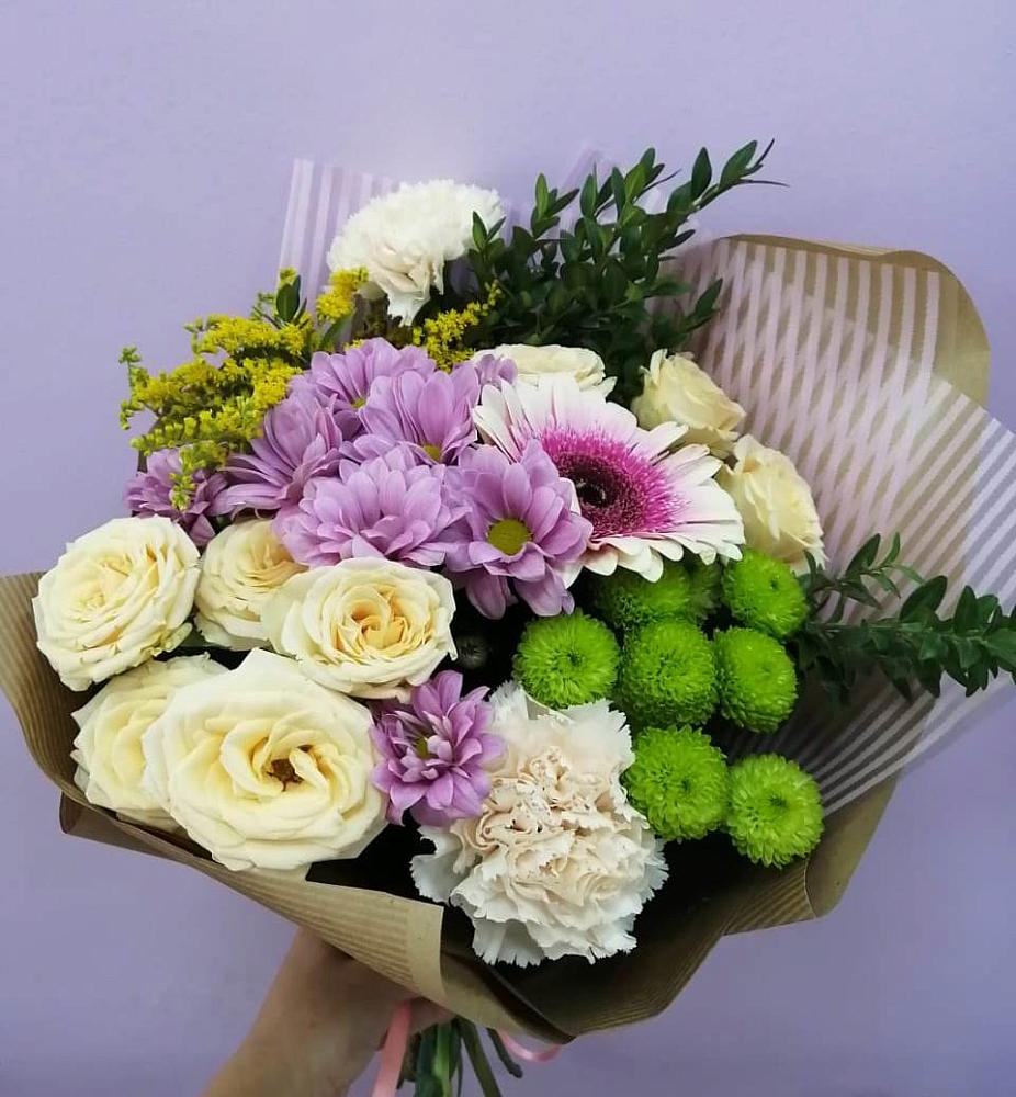 Букет цветов из: Хризантемы, Розы, Гвоздики и Герберы в Сосновоборске Красноярского края