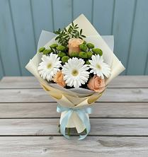 Букет цветов из:  Герберы, Розы и Хризантемы в Сосновоборске Красноярского края