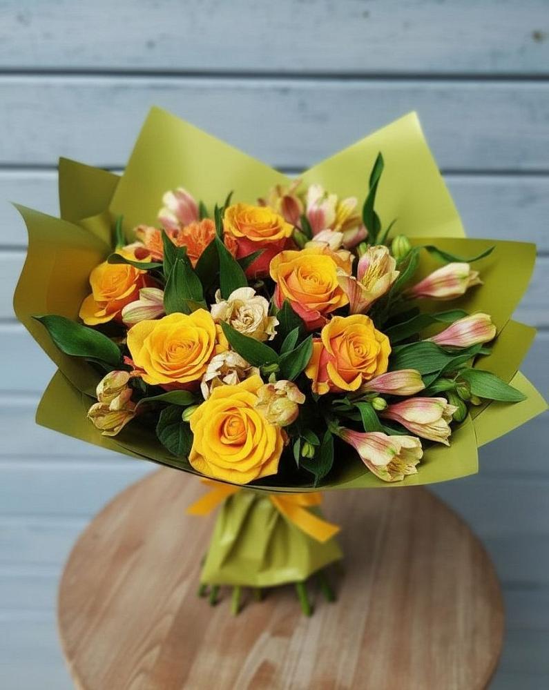 Букет цветов из: Альстромерии и Розы в Сосновоборске Красноярского края