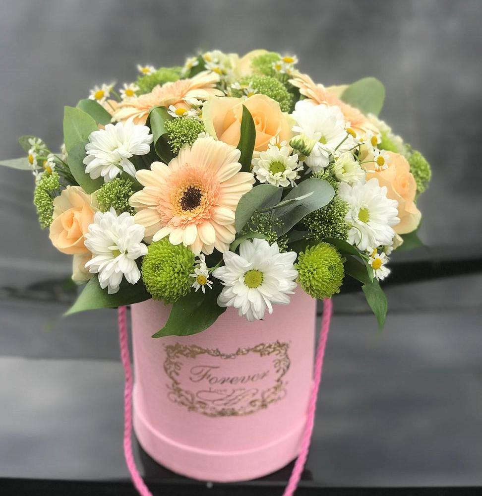 Цветочная композиция из Розы, Герберы и Хризантемы в шляпной коробке в Сосновоборске Красноярского края