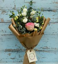 Букет цветов из:  Розы и Лизиантусы в Сосновоборске Красноярского края