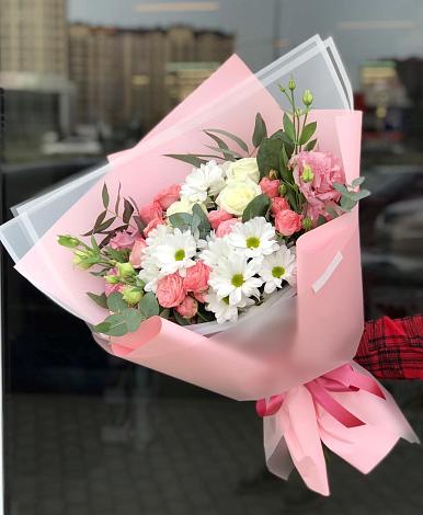 Букет цветов из: Розы, Лизиантусы и Хризантемы в Сосновоборске Красноярского края