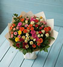 Букет Микс из разноцветных кустовых роз в Сосновоборске Красноярского края